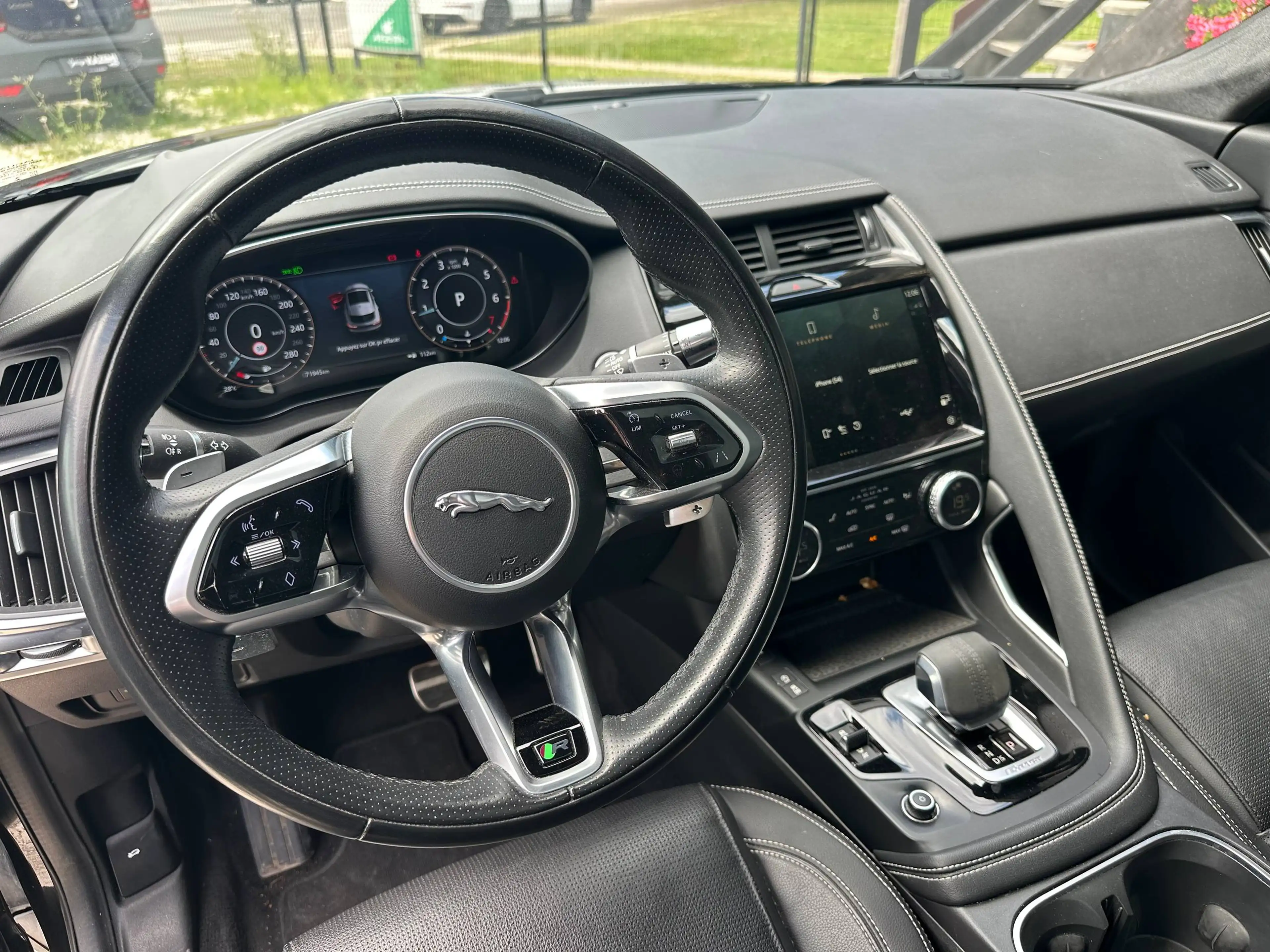 Jaguar E-Pace E-Pace 1.5 R-Dynamic — photo 11