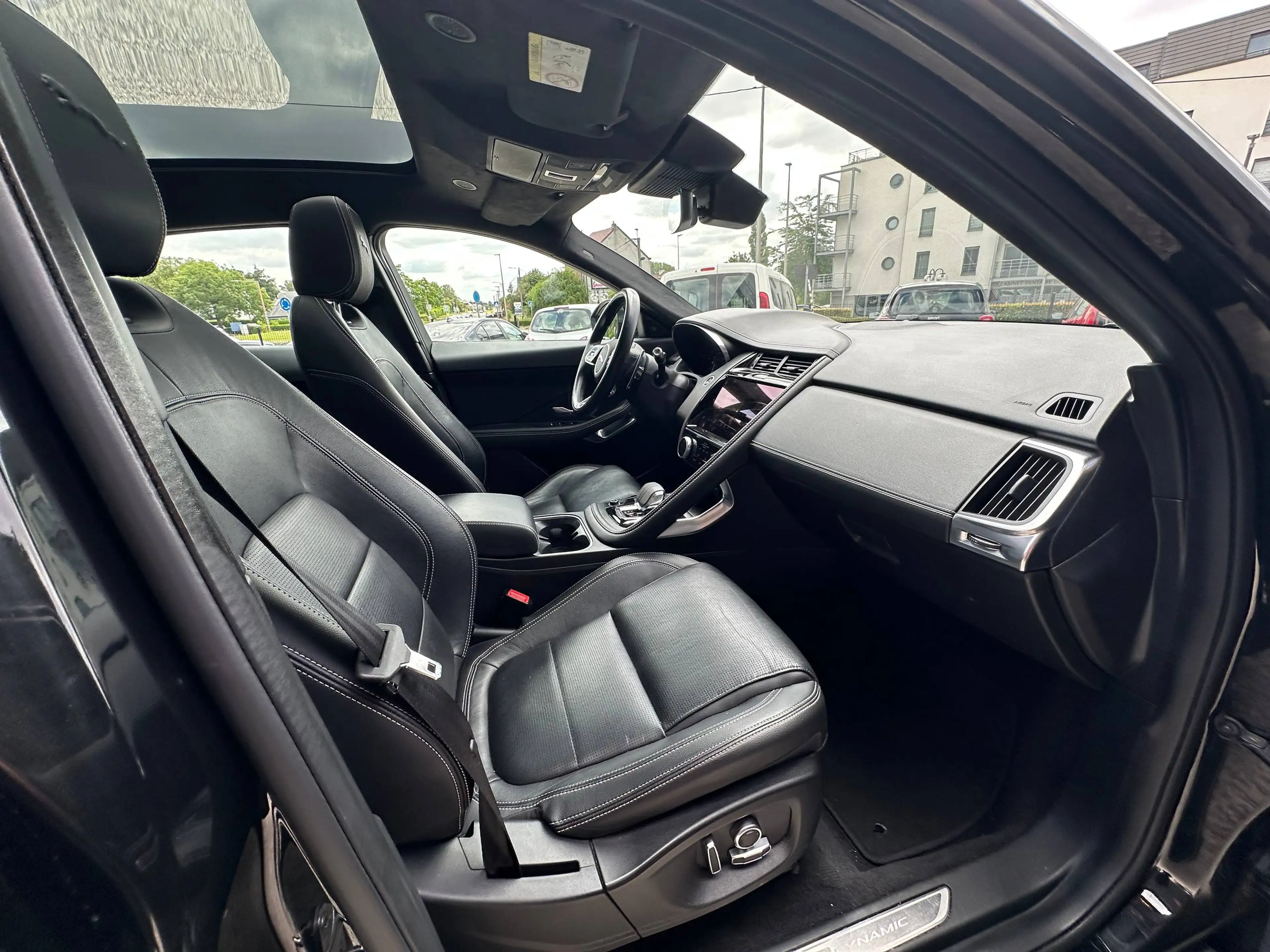 Jaguar E-Pace E-Pace 1.5 R-Dynamic — photo 9
