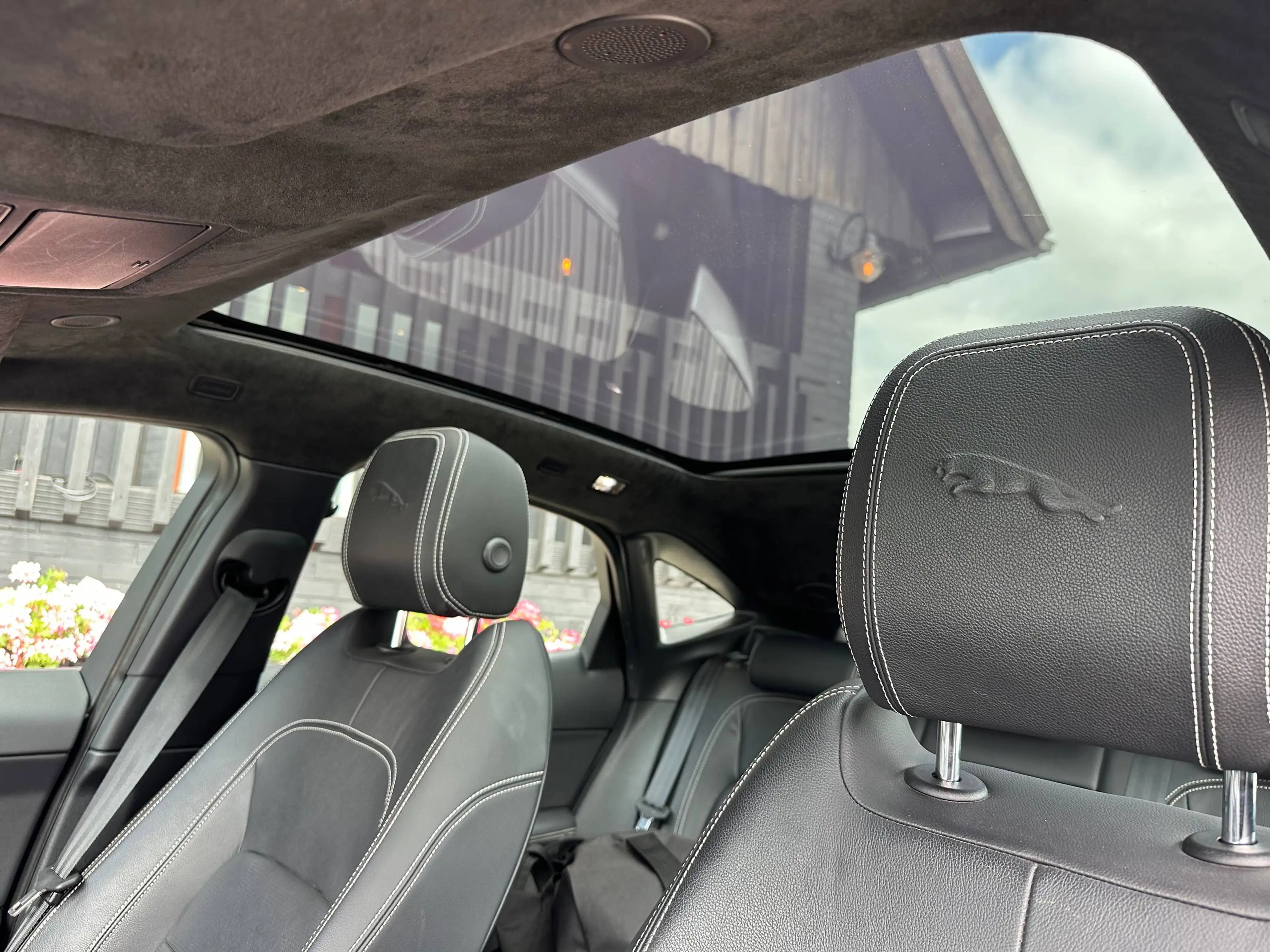 Jaguar E-Pace E-Pace 1.5 R-Dynamic — photo 10