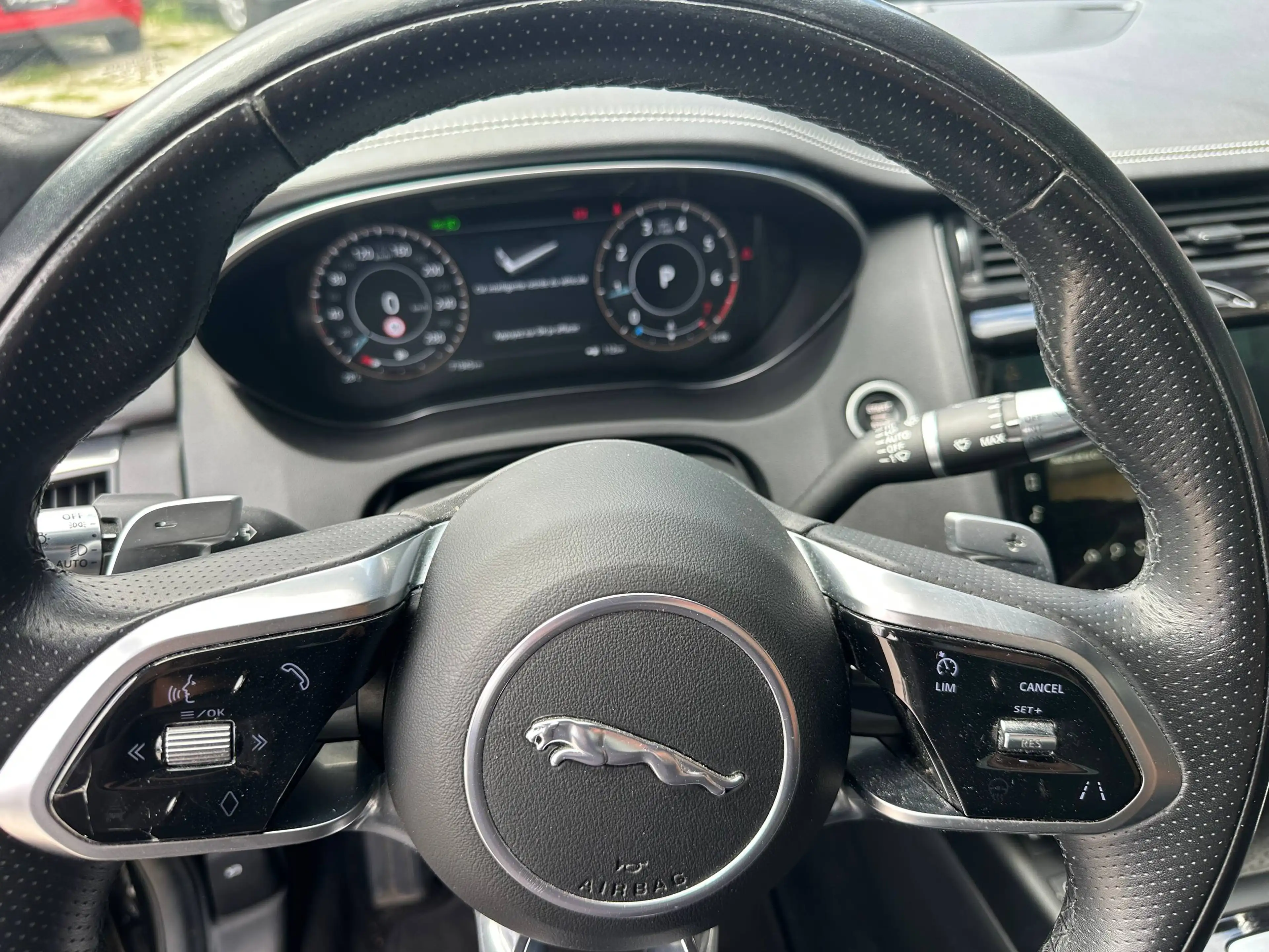 Jaguar E-Pace E-Pace 1.5 R-Dynamic — photo 12