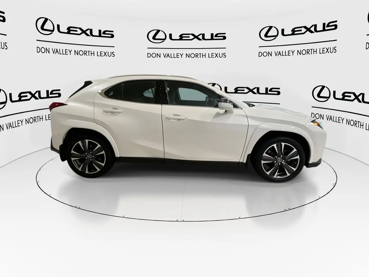 Lexus UX снимка Lexus UX