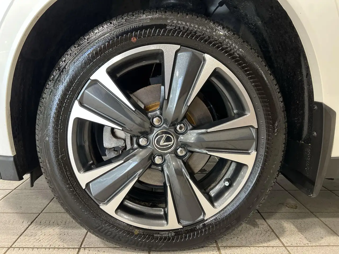 Lexus UX снимка Lexus UX