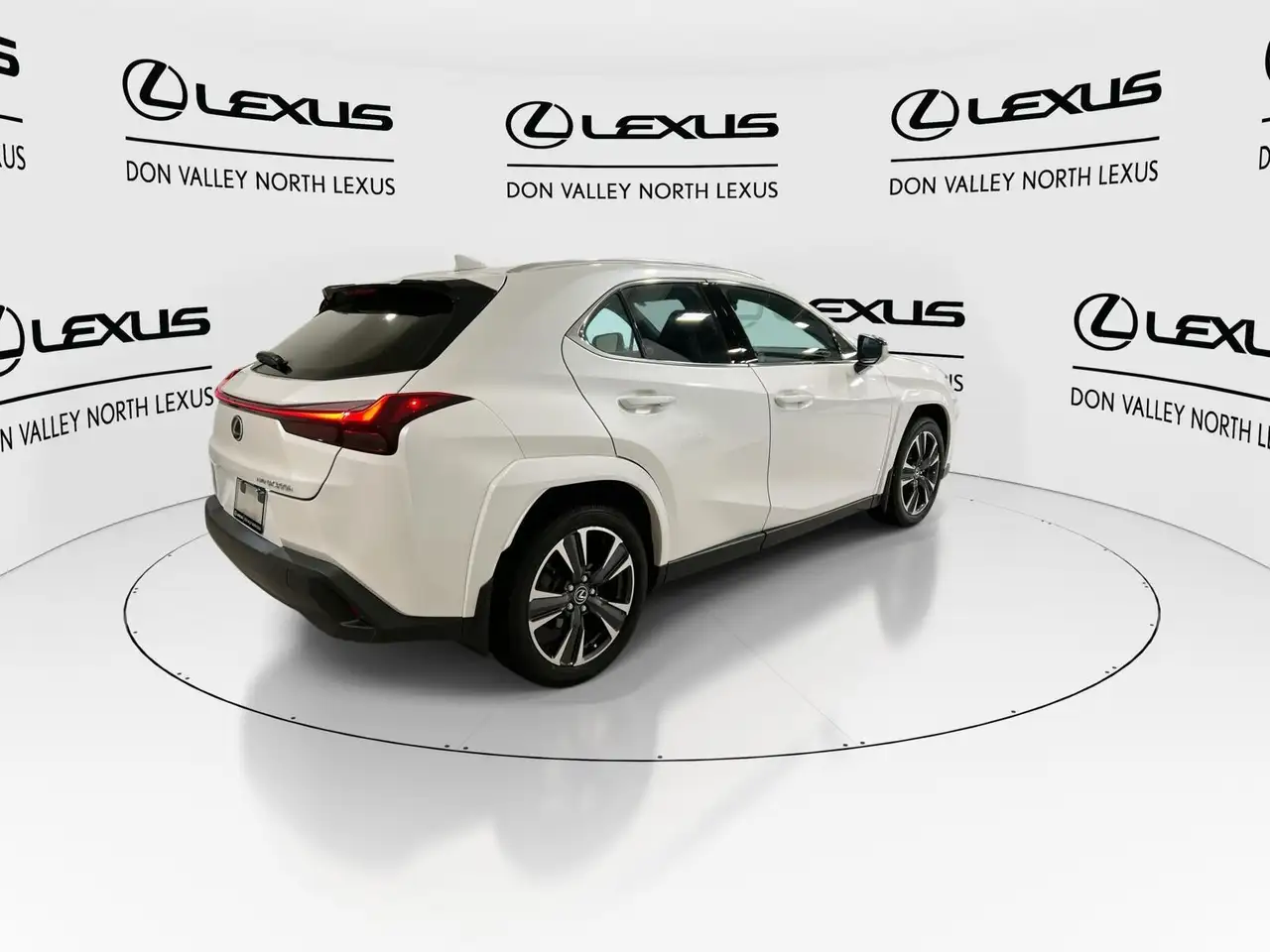 Lexus UX снимка Lexus UX