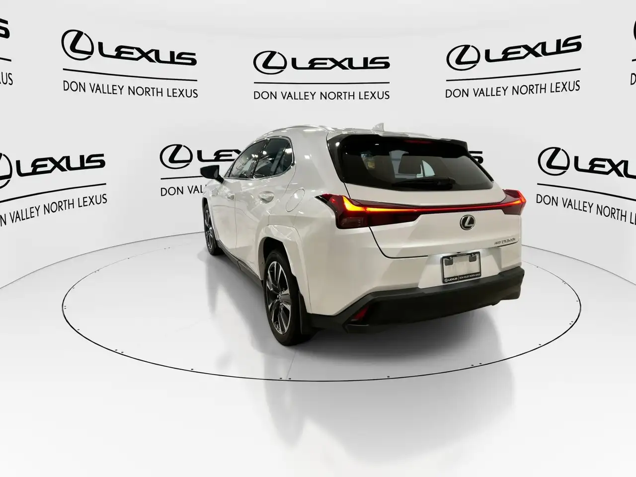 Lexus UX снимка Lexus UX