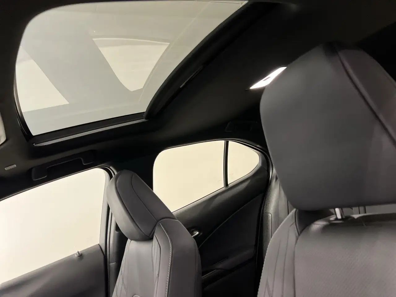 Lexus UX снимка Lexus UX