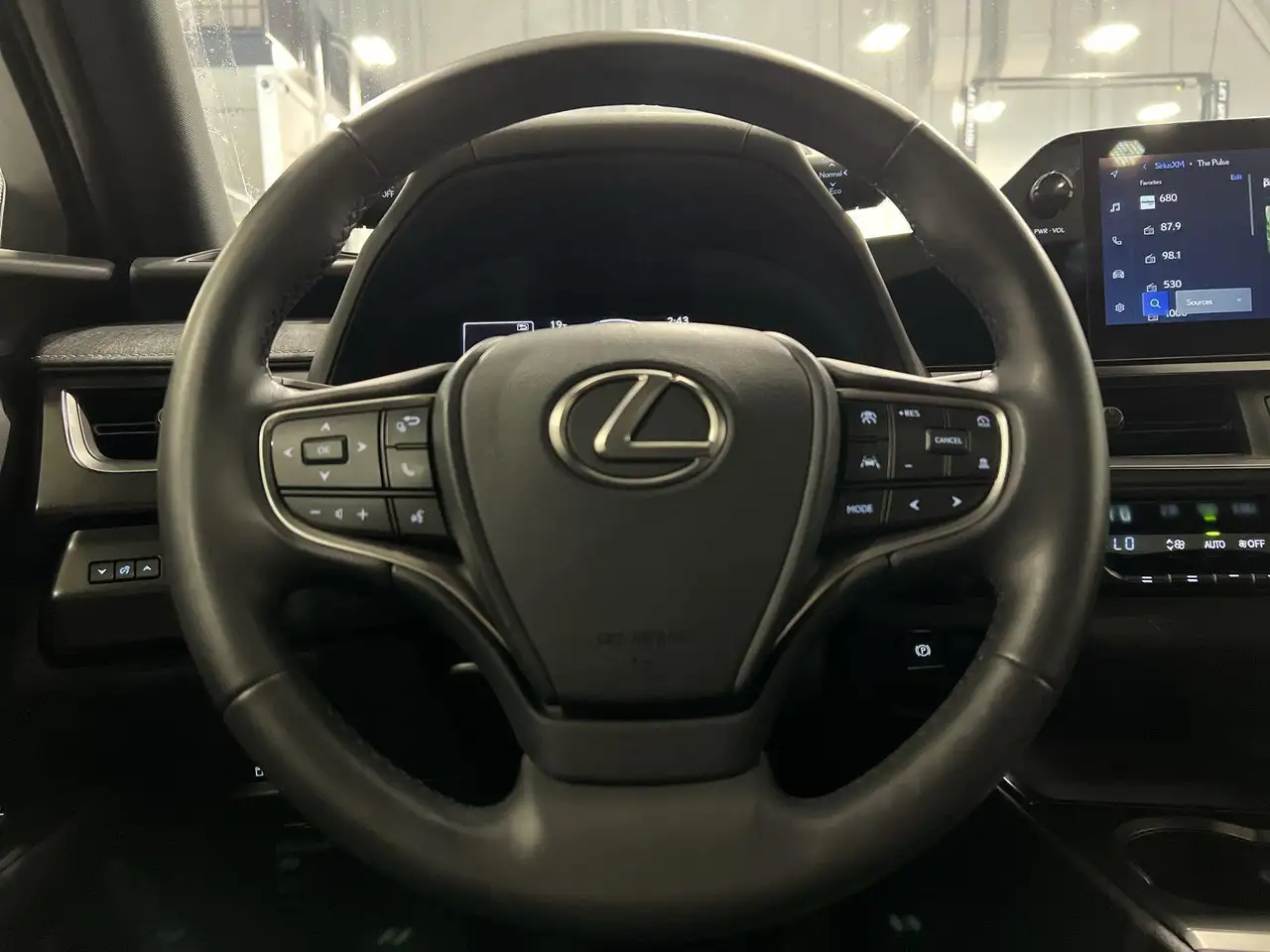 Lexus UX снимка Lexus UX