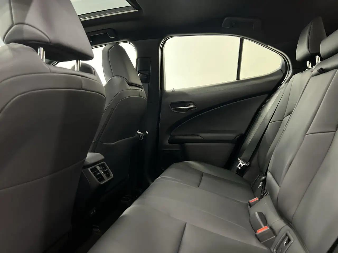 Lexus UX снимка Lexus UX