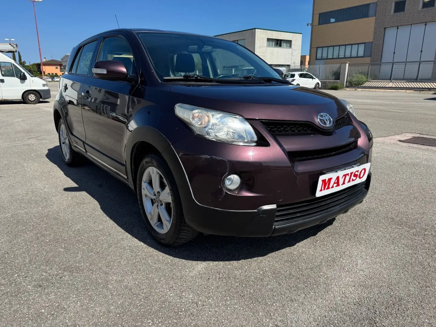 Toyota Urban Cruiser Urban Cruiser 1.4 D-4D AWD Luxury Violett - 1