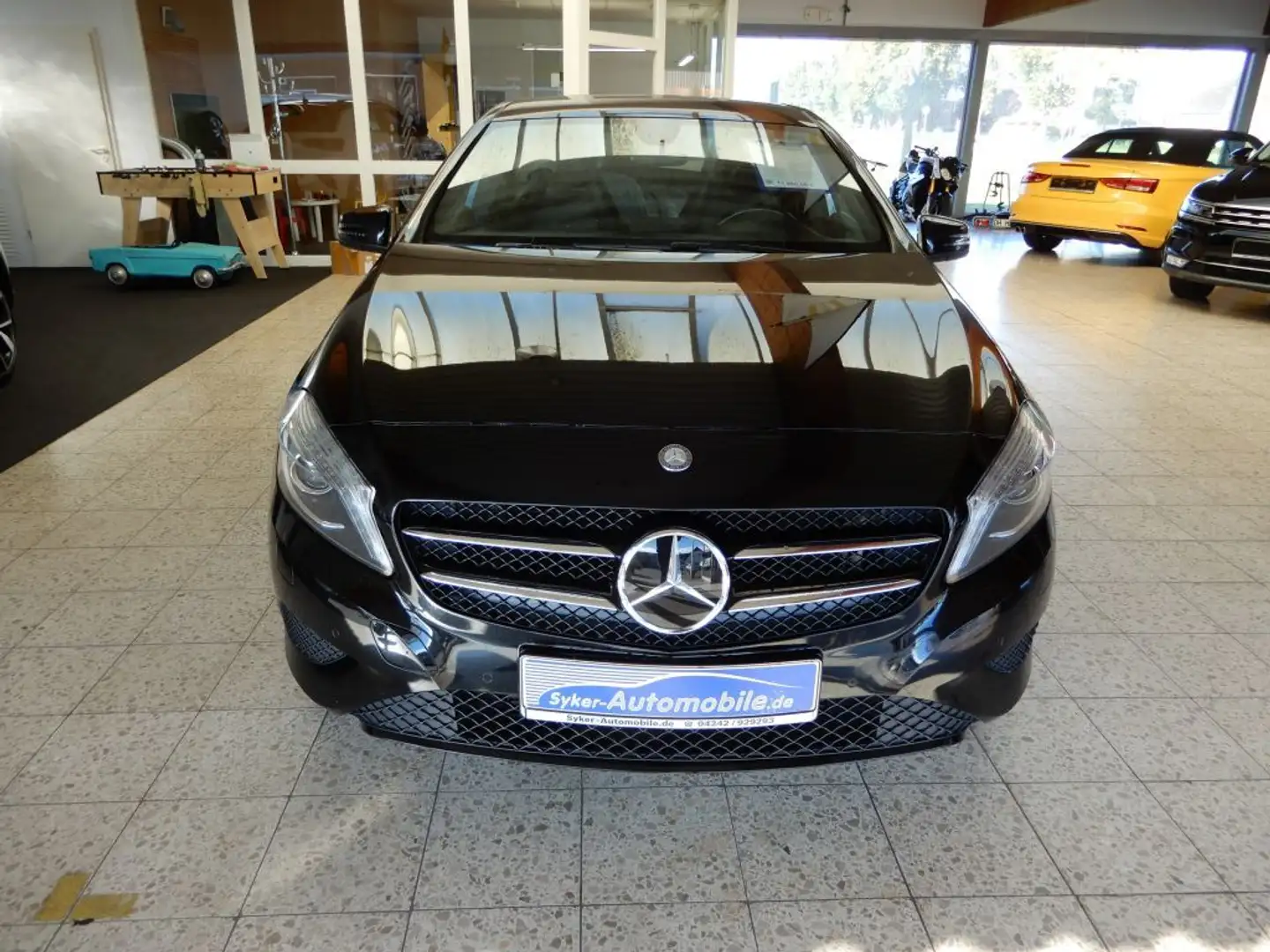 Mercedes-Benz A 180 7G-DCT Style Navi , Xenon Night-Paket Schwarz - 2