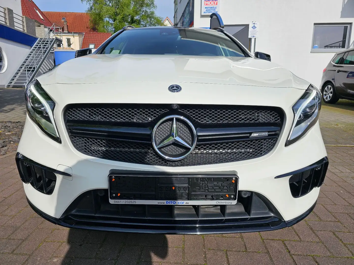 Mercedes-Benz GLA 45 AMG 4 Matic / Automatik/Pano/Rückfahr/ Bílá - 2