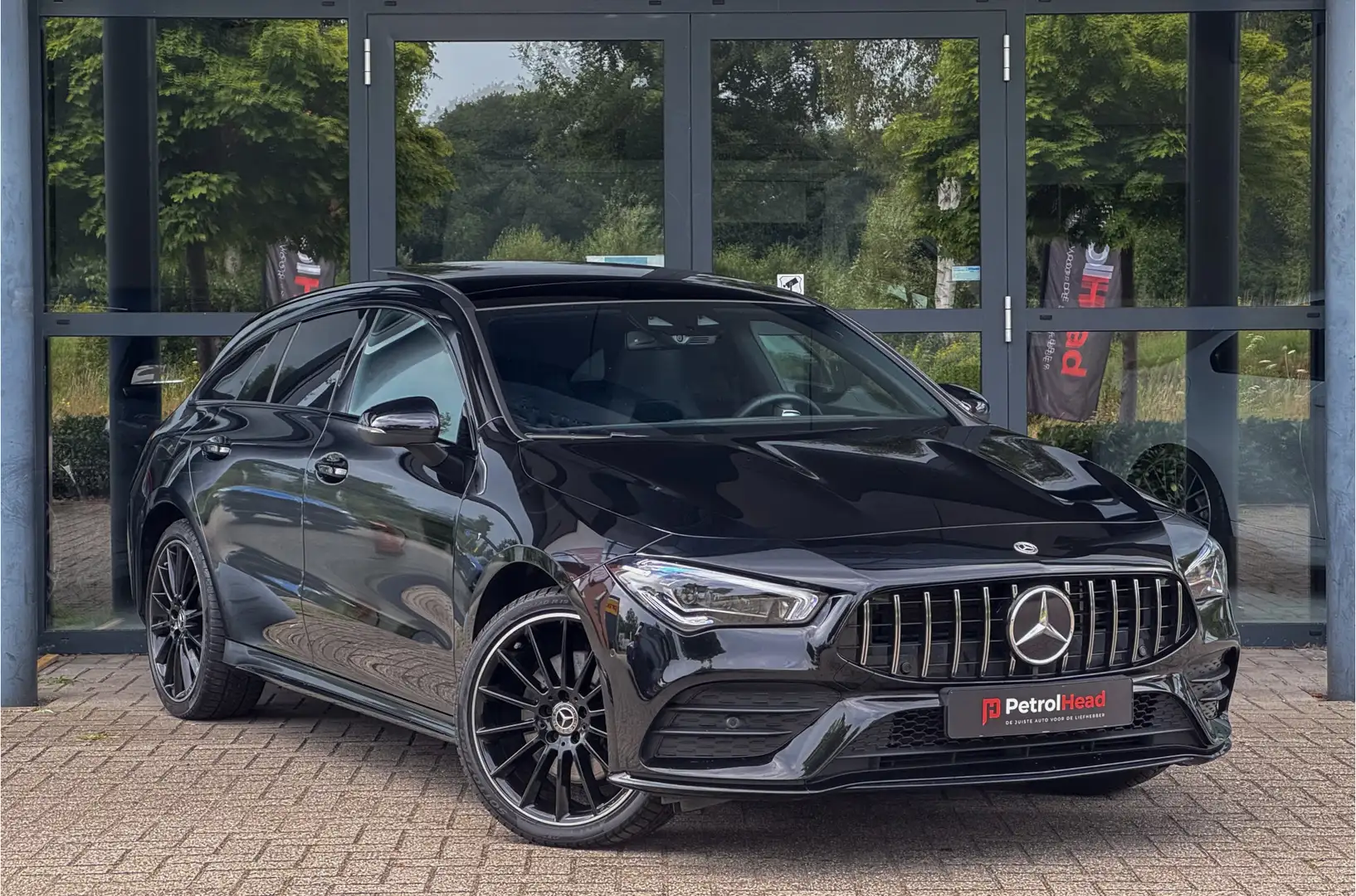 Mercedes-Benz CLA 250 Shooting Brake e Premium AMG, Pano, Camera, CarPla Zwart - 2