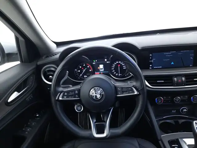 Alfa Romeo Stelvio view 11