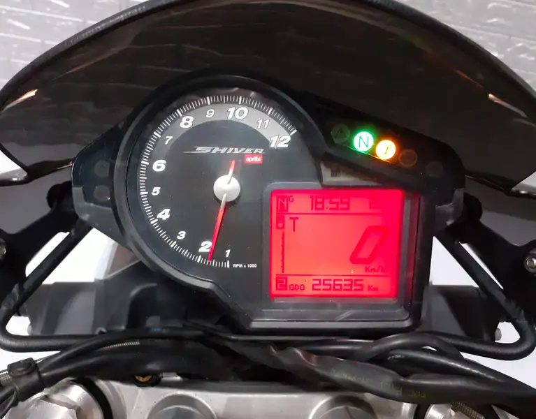 Aprilia Shiver 750 - foto 7