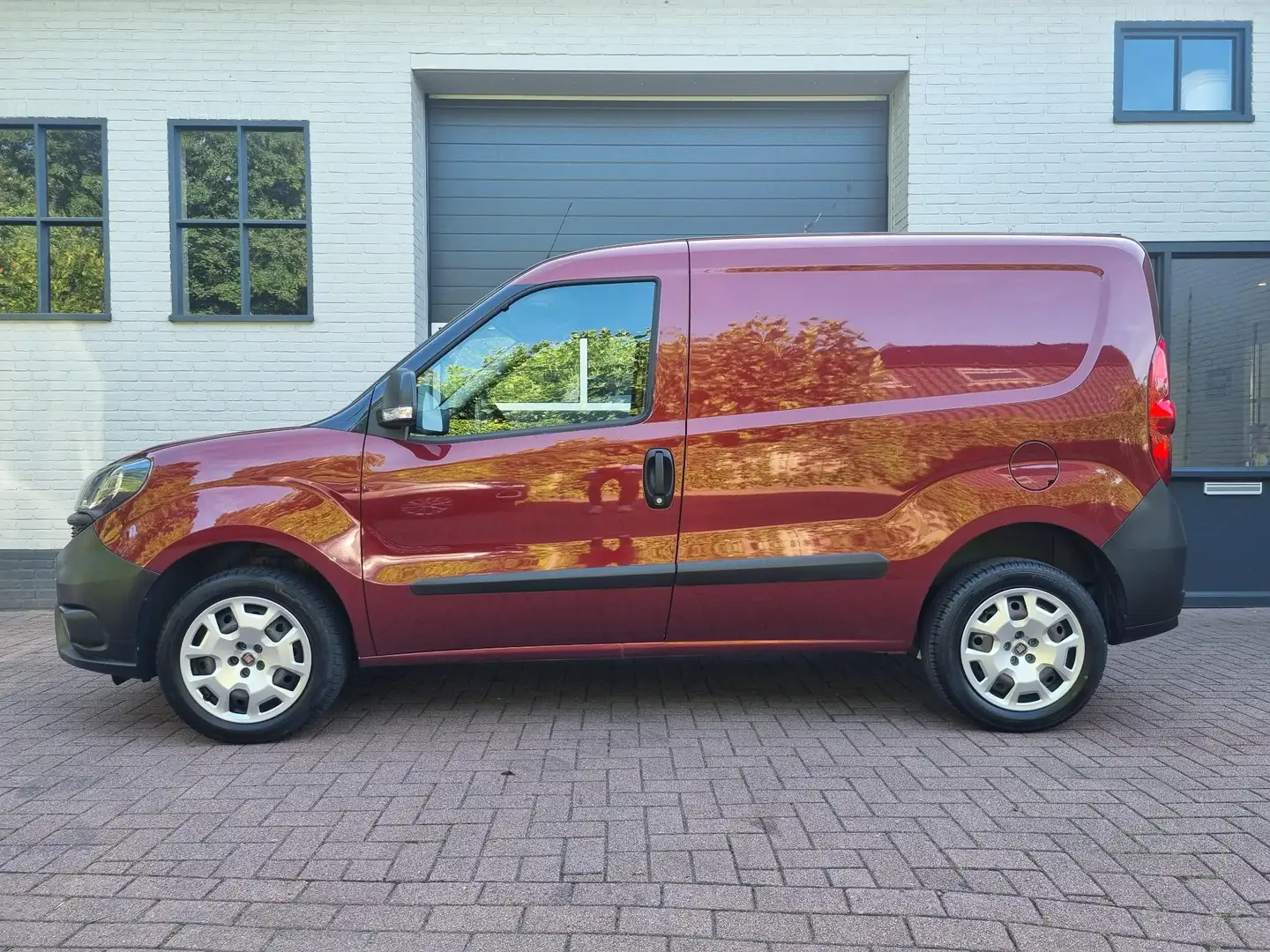 Fiat Doblo Cargo 1.4 T-Jet L2H1 XL 3-PERSOONS Rood - 2