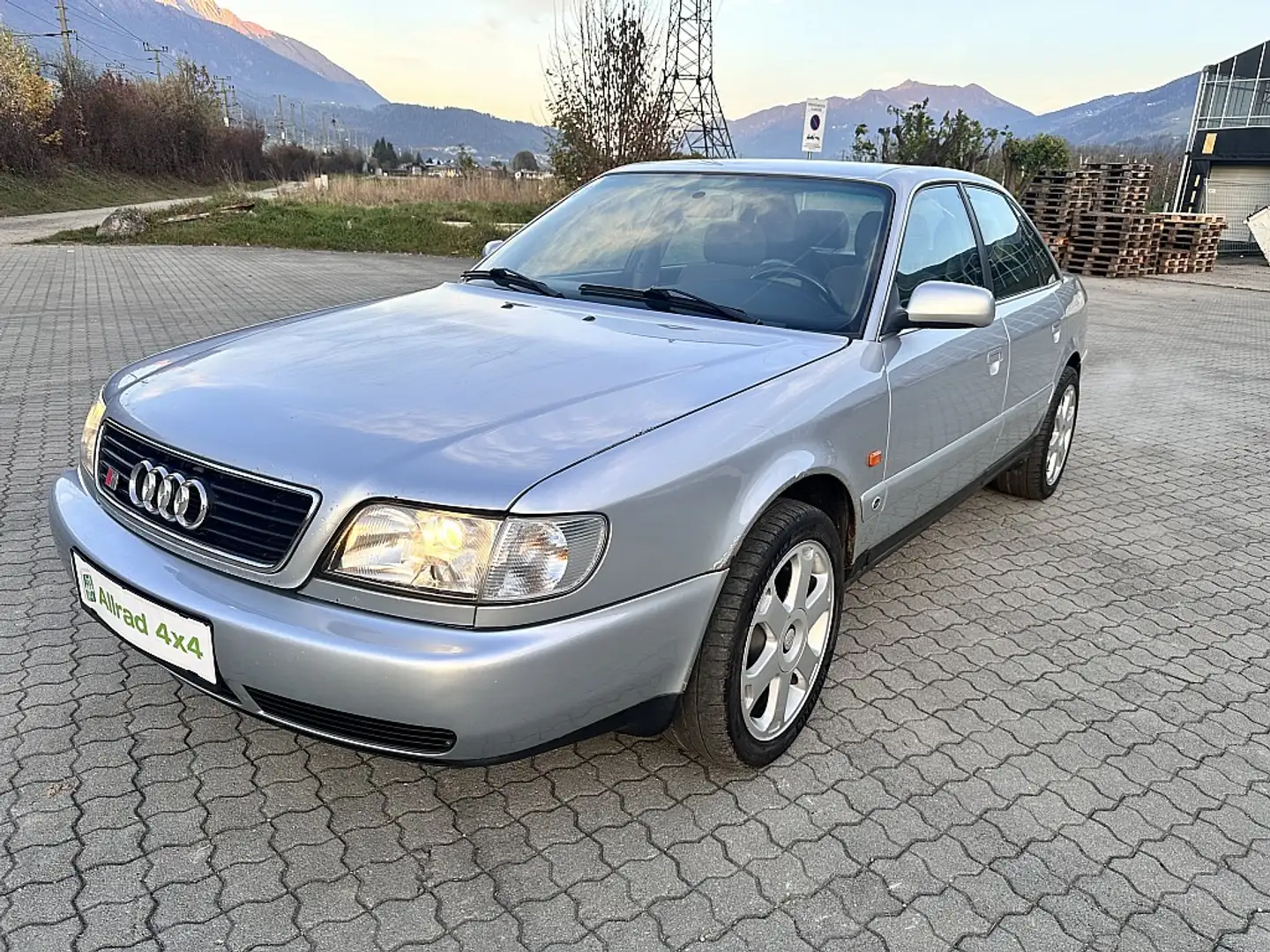 Audi A6 quattro 2,8 E Business Grau - 1