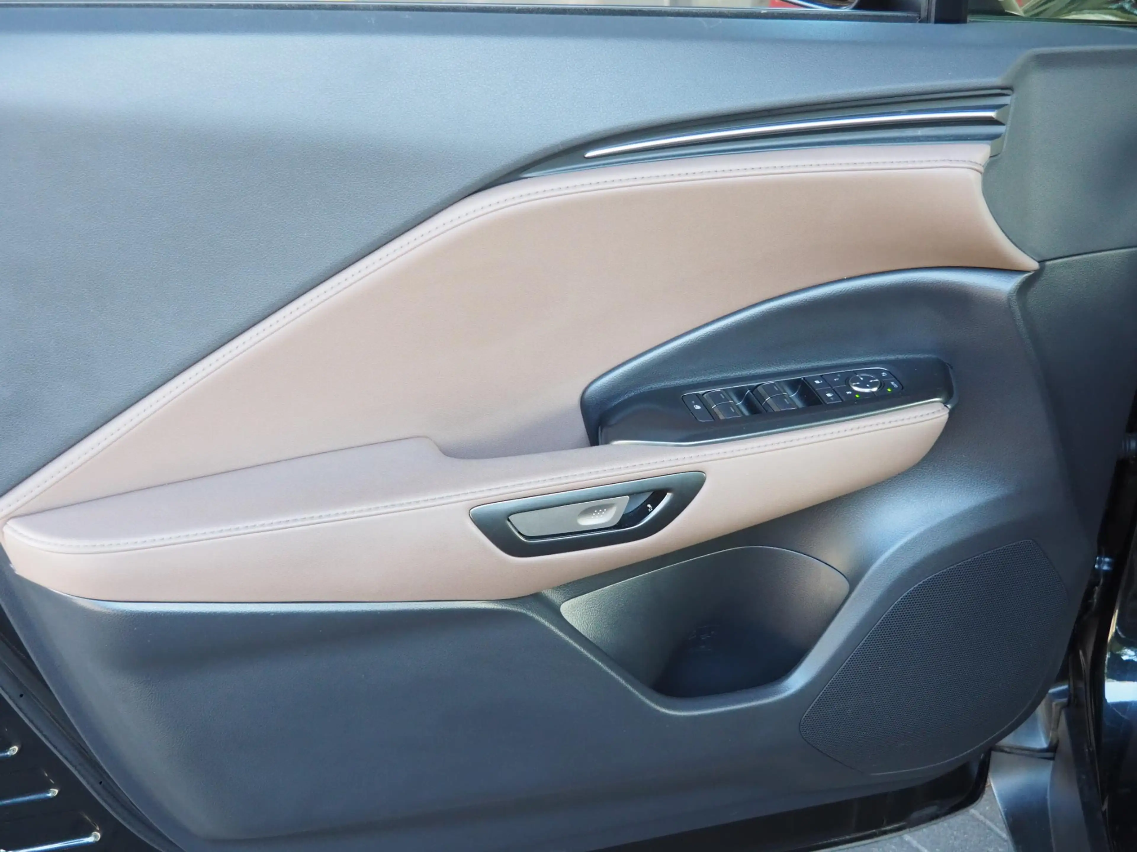Lexus LBX 1.5 Elegant 2WD — photo 22