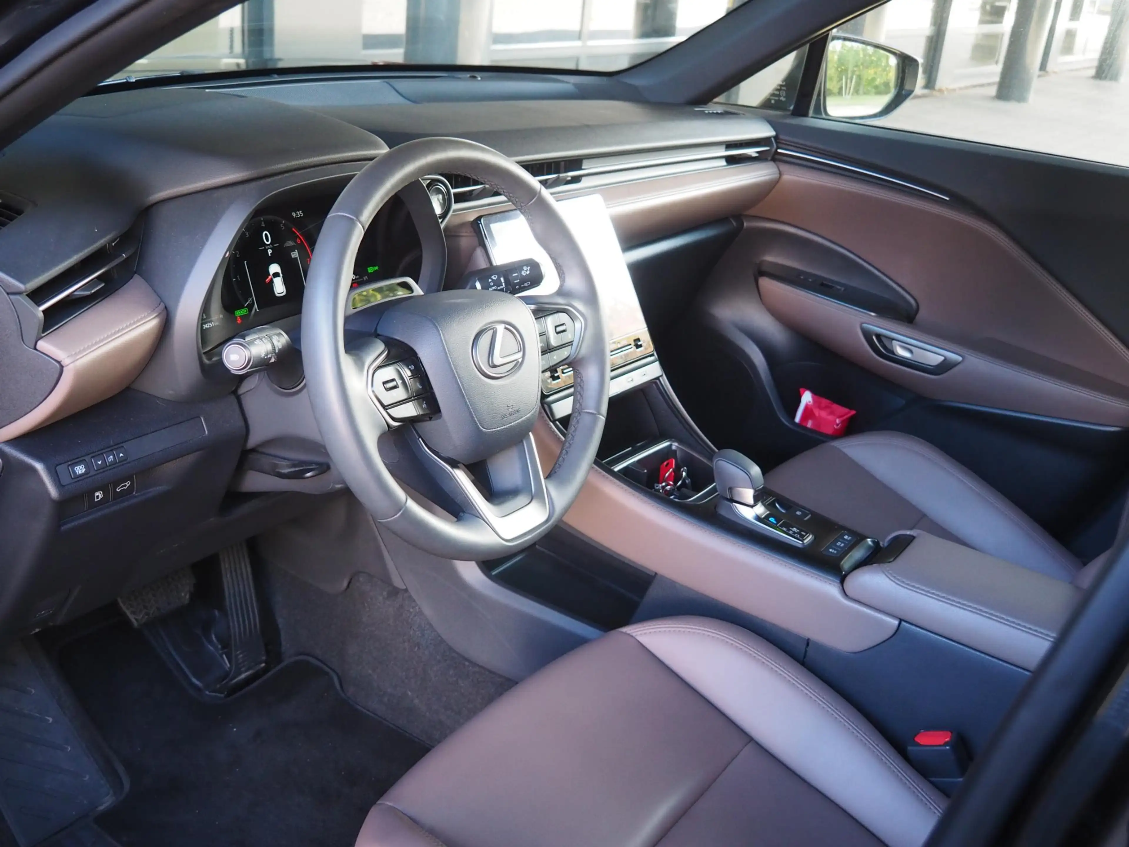 Lexus LBX 1.5 Elegant 2WD — photo 21