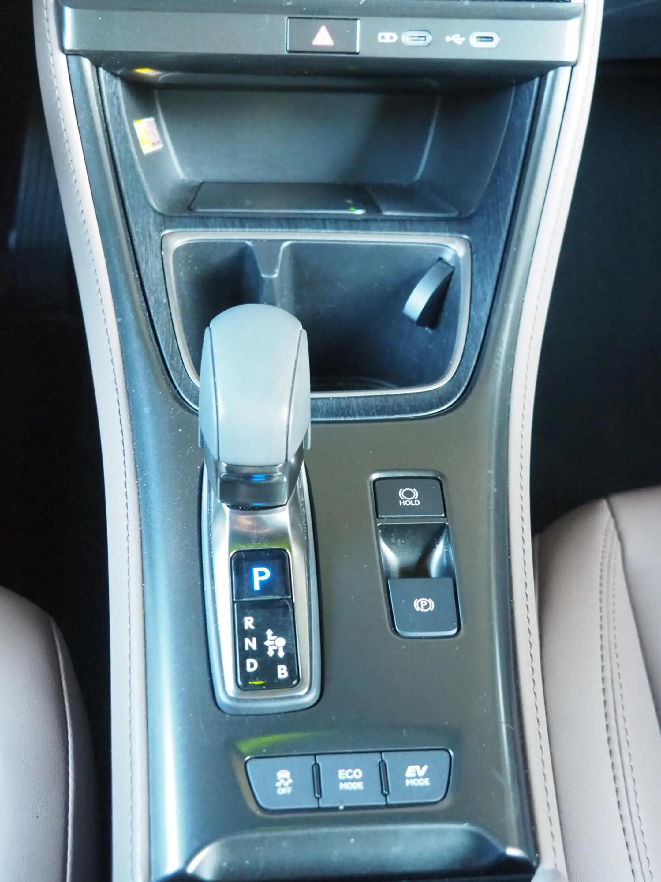 Lexus LBX 1.5 Elegant 2WD — photo 19