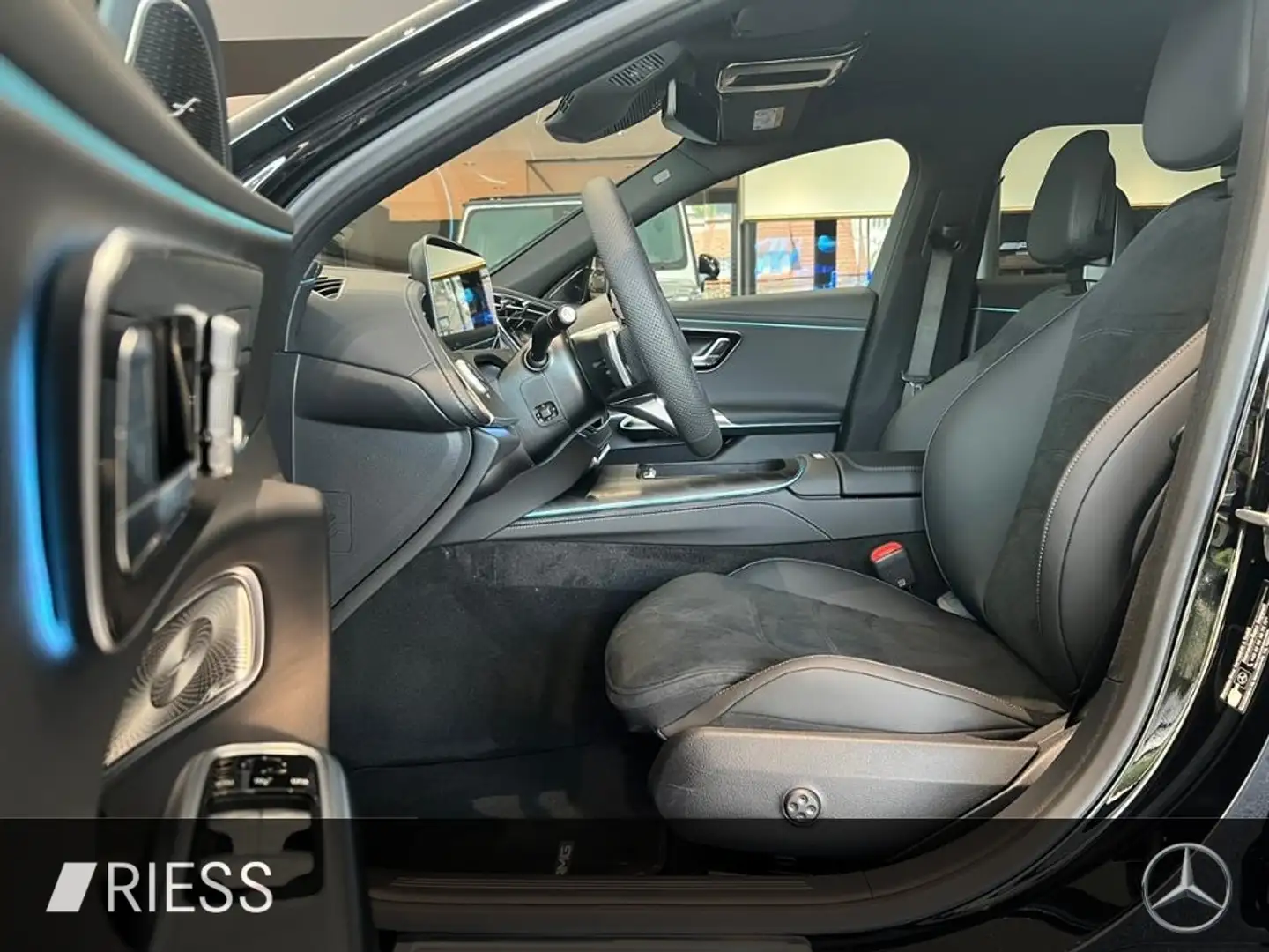 Mercedes-Benz E 300 de T 4M AMG+AIRMATIC+AHK+HUD+DISTR+DIGI L+ Schwarz - 2