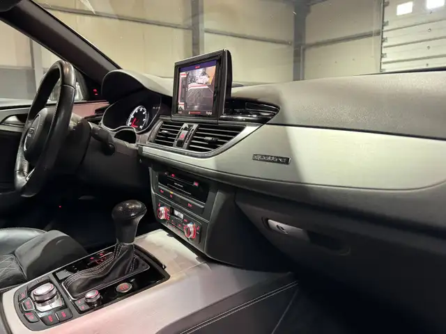 Audi RS6 view 11