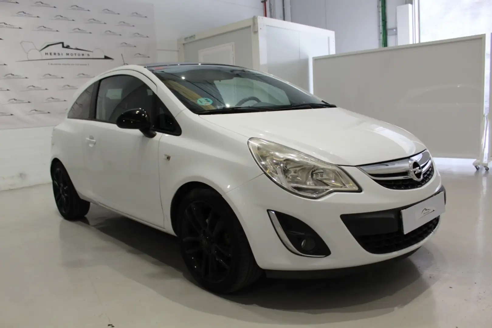 Opel Corsa 1.4 Color Edition Wit - 1