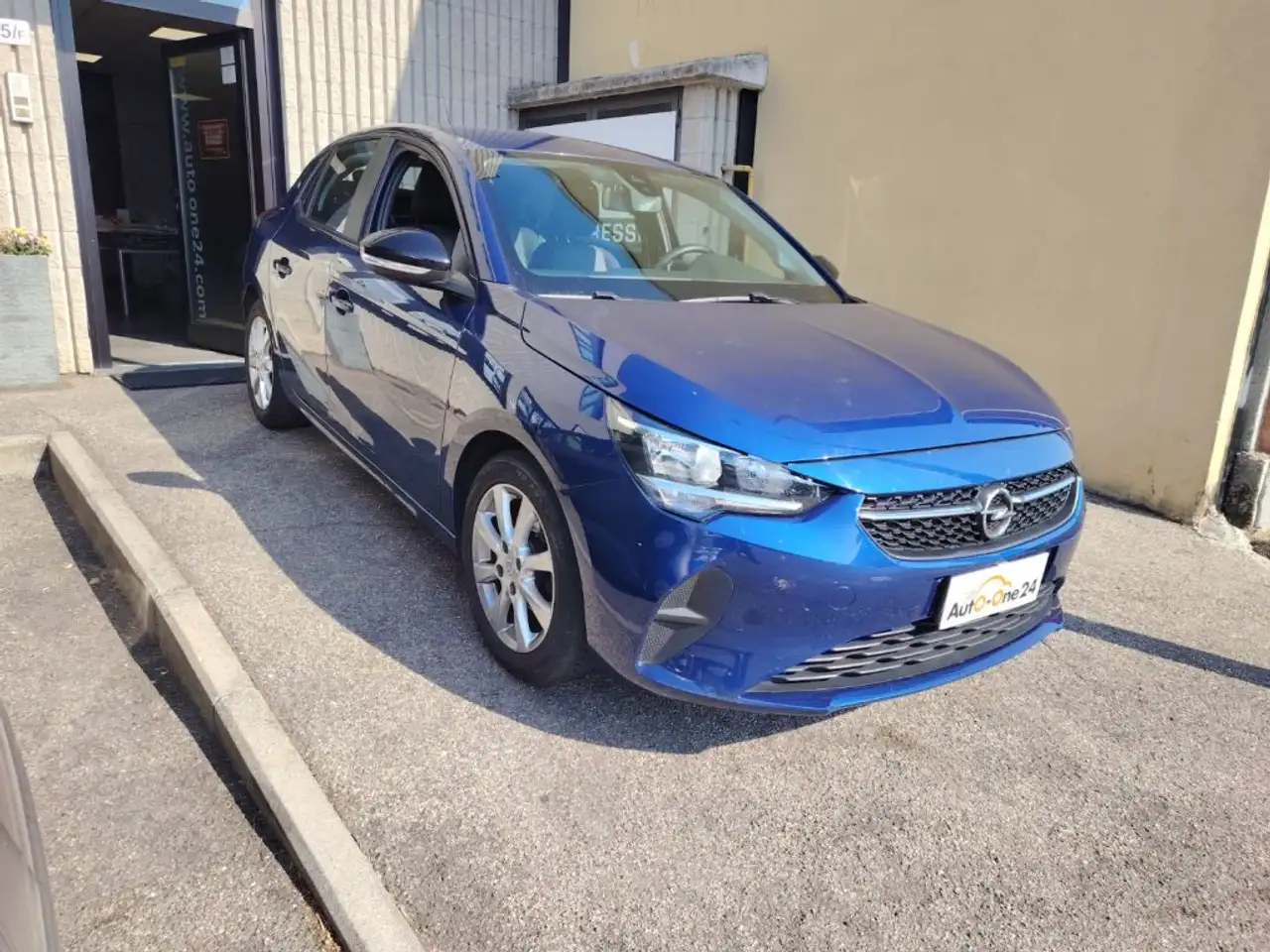 Opel Corsa 1.2 Elegance NEOPATENTATI-PREZZO REALE — photo 1 of 13