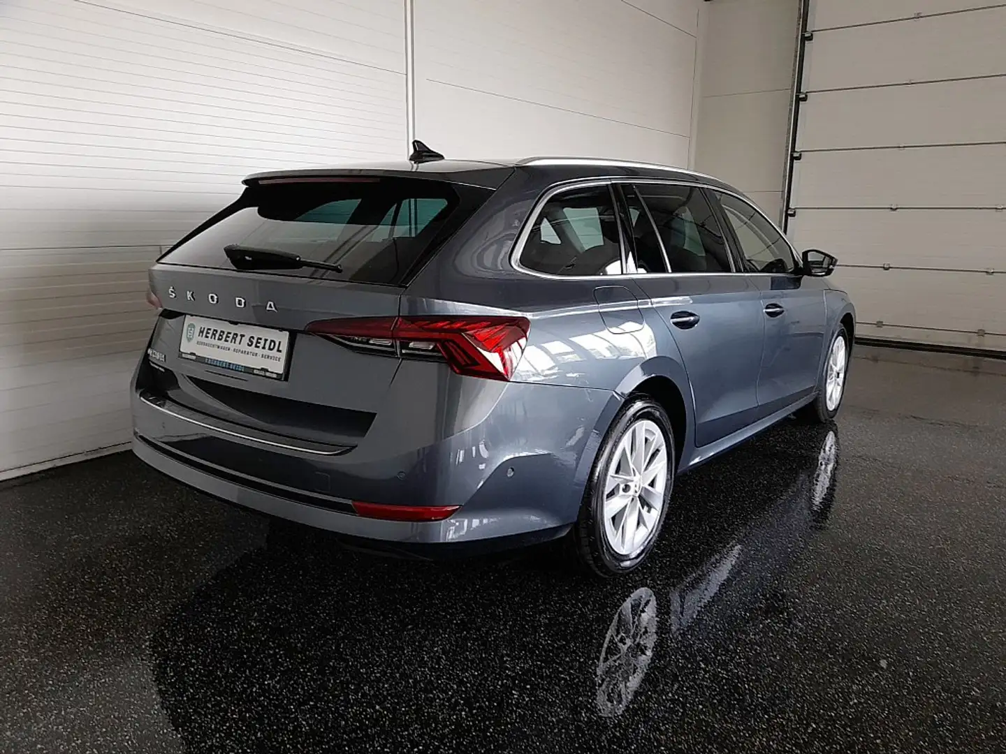 Skoda Octavia Combi STYLE 2,0 TDI DSG *SKY / MATRIX-LED / VIR... Grau - 2