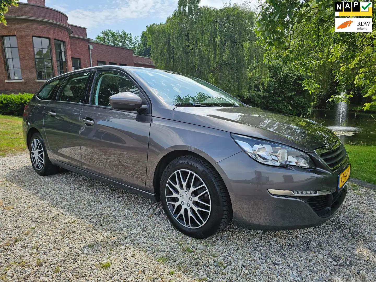 Peugeot 308 SW 1.2 PureTech Blue Lease AIRCO/cruise Gris - 1
