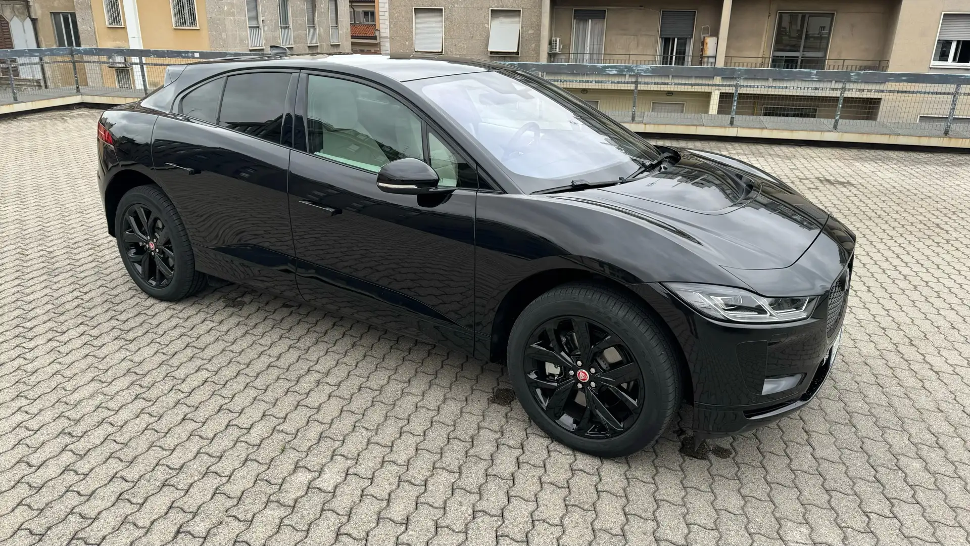 Jaguar I-Pace EV 400 SE TETTO TELECAMERA360 Navi c20 Awd Nero - 1