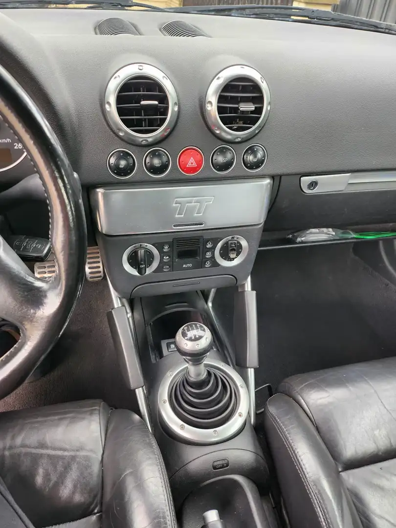 Audi TT 1.8 T Roadster (110kW) Schwarz - 1