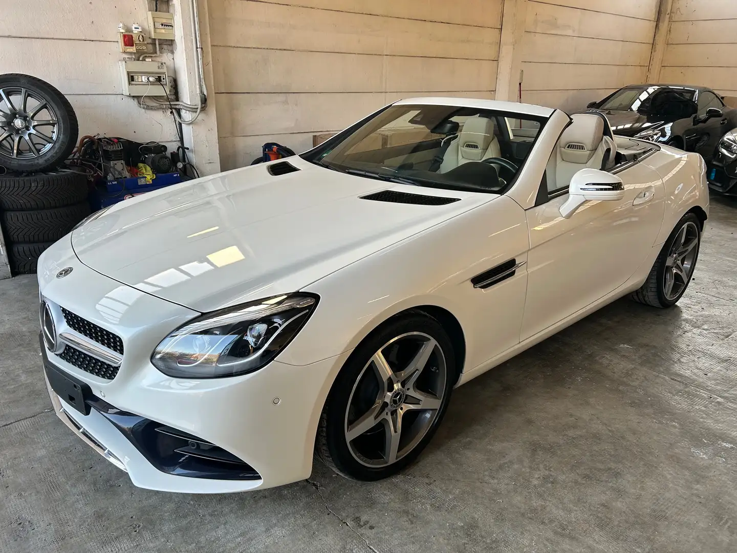 Mercedes-Benz SLC 180 AMG Line Premium Weiß - 2