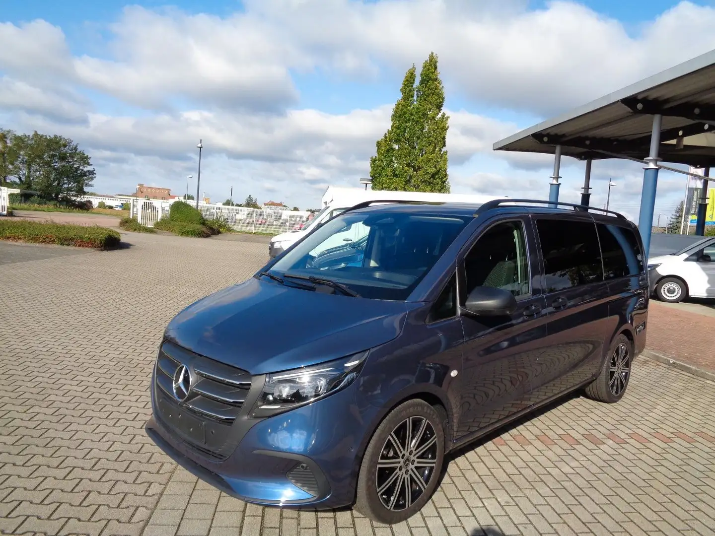 Mercedes-Benz Vito Tourer 124 CDI NP:110.505,-PANO,AHK,E-TÜR Blau - 1