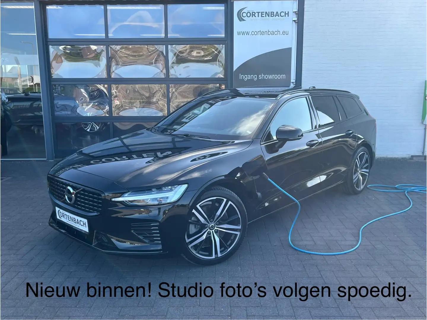 Volvo V60 2.0 T6 Plug-in hybrid AWD Plus Dark | Long range | Zwart - 1