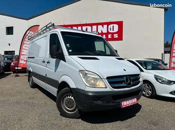 MERCEDES Benz Fourgon 215 Cdi 3T