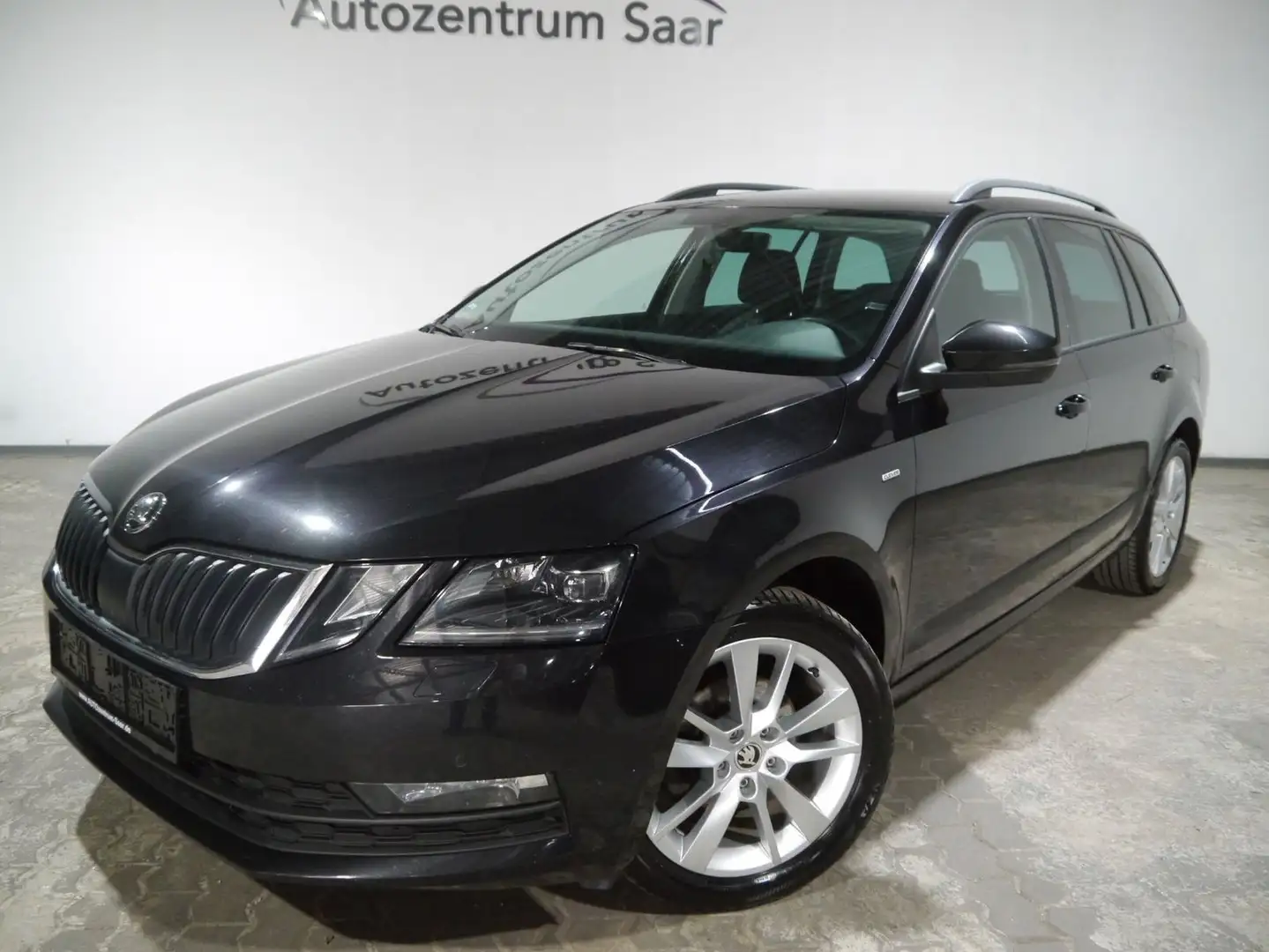 Skoda Octavia Combi Automatik LED Navi Sitzheizung BT Schwarz - 2