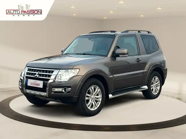 Mitsubishi Pajero Pajero Court 3.2 DI-D 190 Intense