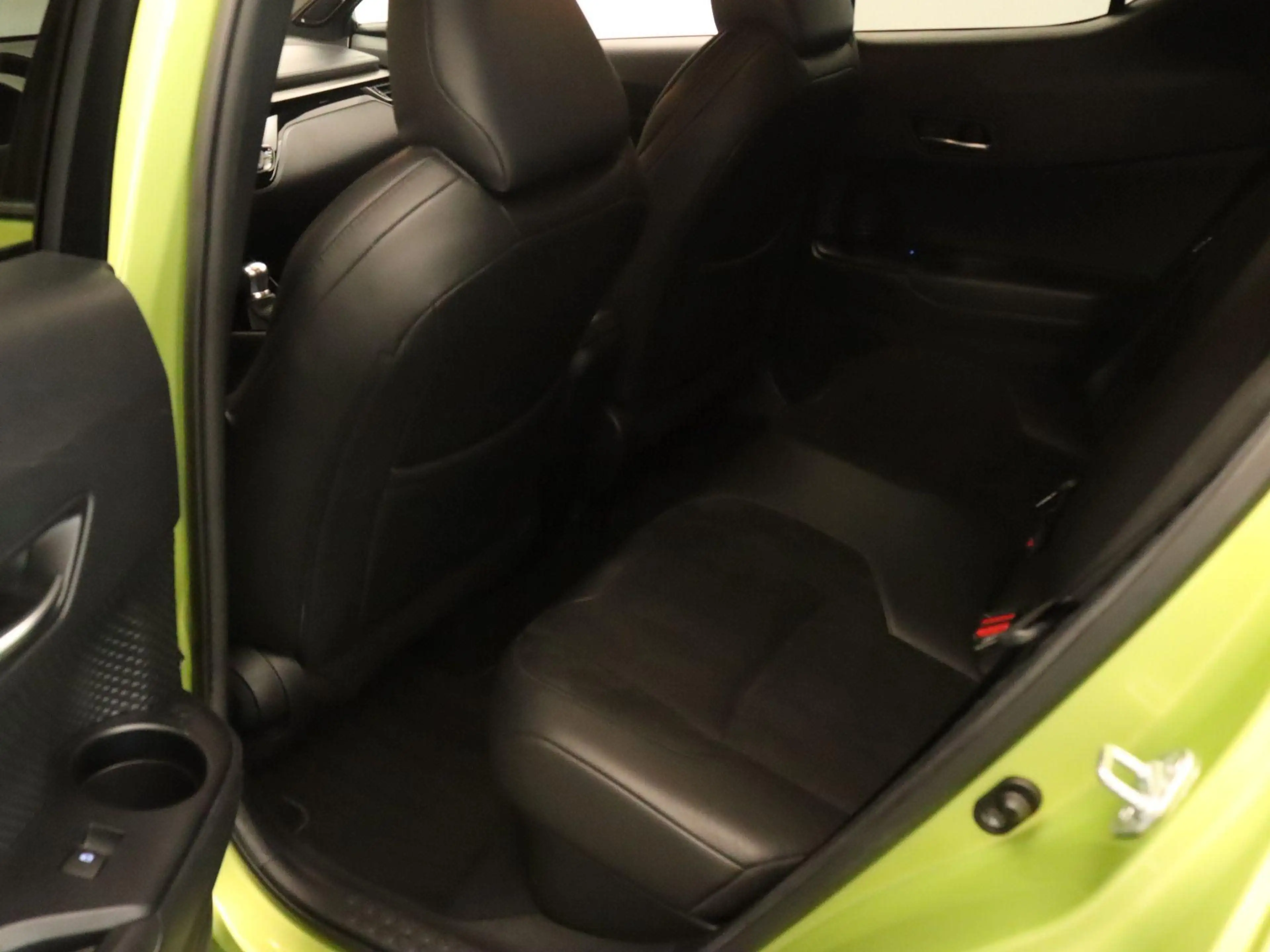 Toyota C-HR 1.8 Hybrid Executive Ultimate - AFNEEMBARE TREKHAA — photo 7
