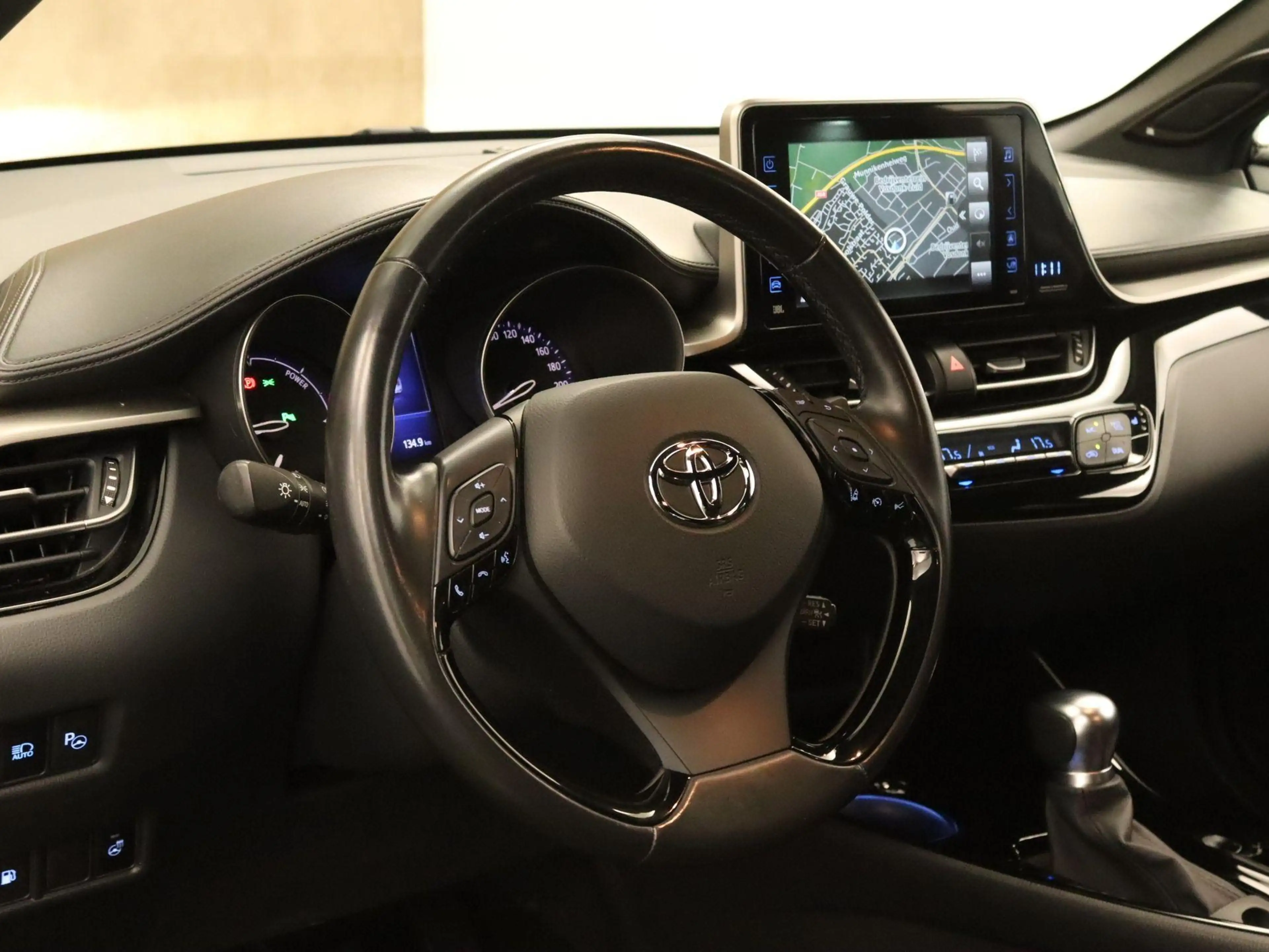 Toyota C-HR 1.8 Hybrid Executive Ultimate - AFNEEMBARE TREKHAA — photo 2