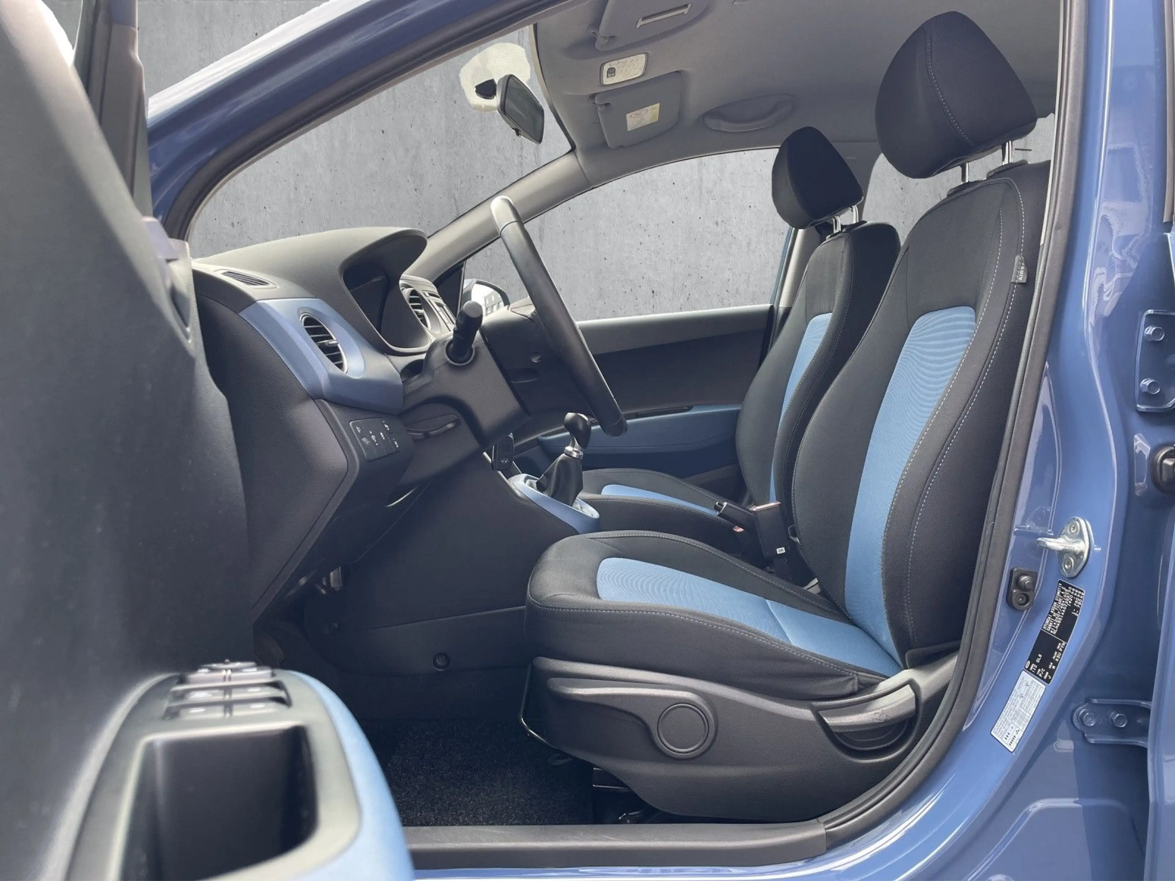 Hyundai i10 BLUE TREND*KLIMA*PDC*GRA*SHZ*CD/MP3*USB/AUX — photo 9