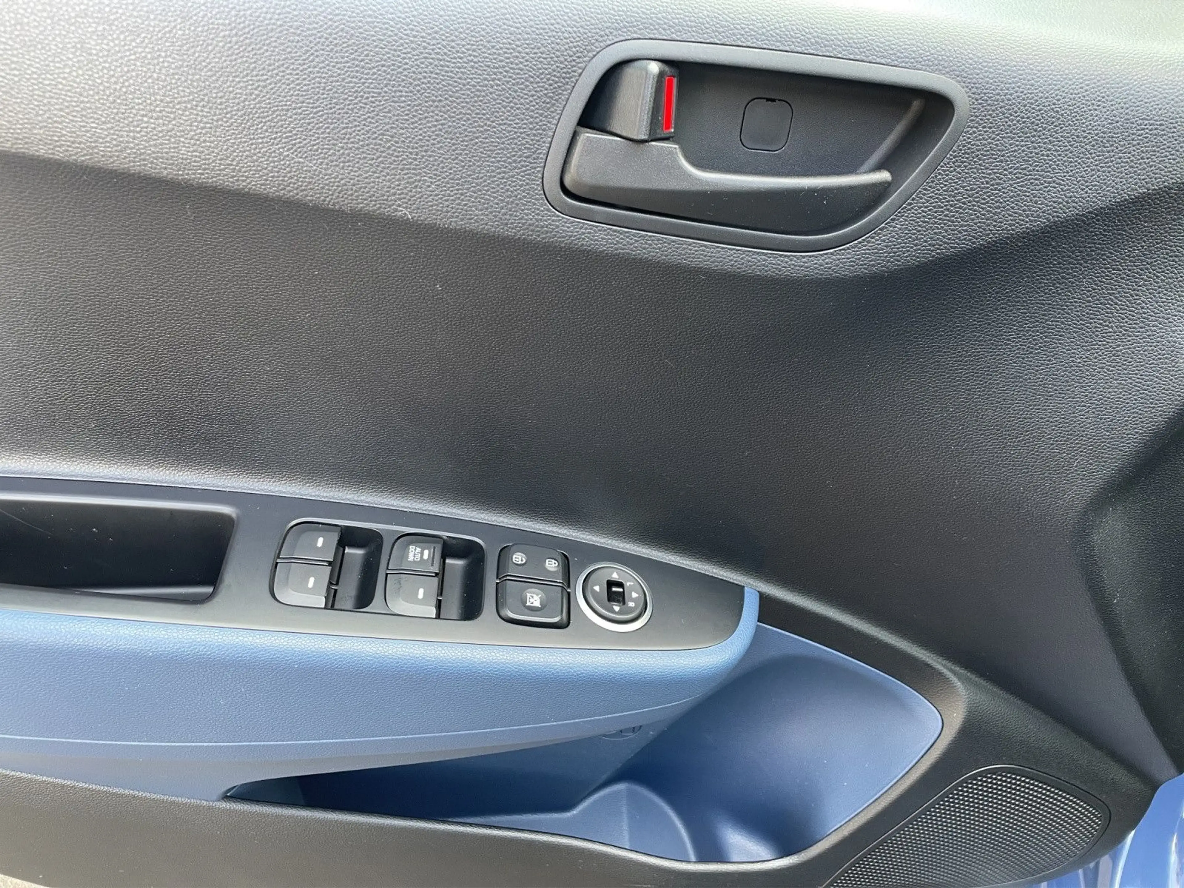 Hyundai i10 BLUE TREND*KLIMA*PDC*GRA*SHZ*CD/MP3*USB/AUX — photo 11