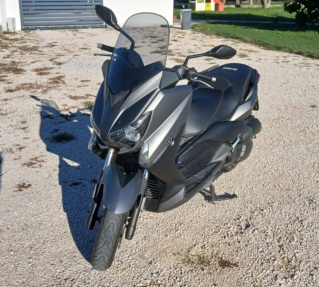 Yamaha X-Max 125