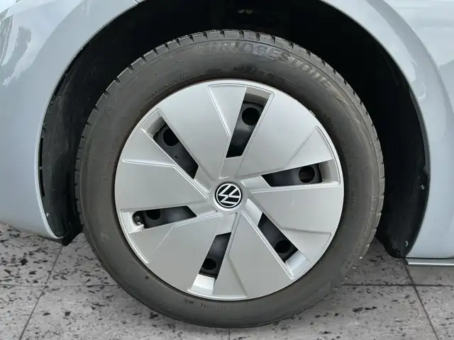 Volkswagen ID.3 view 8