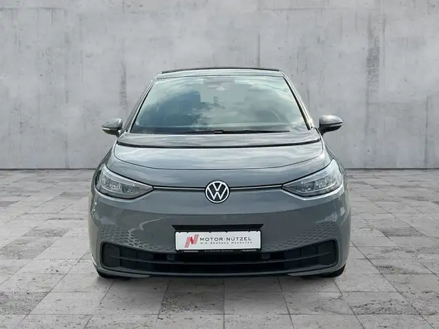 Volkswagen ID.3 view 3