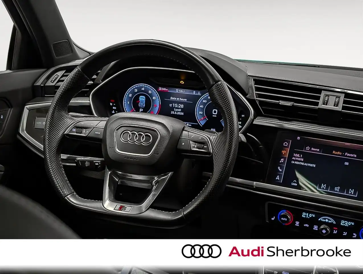 Audi Q3 снимка Audi Q3
