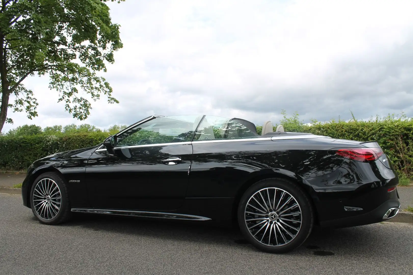 Mercedes-Benz CLE 220 Cabrio CLE 220 d AMG Line Burmester Zwart - 1