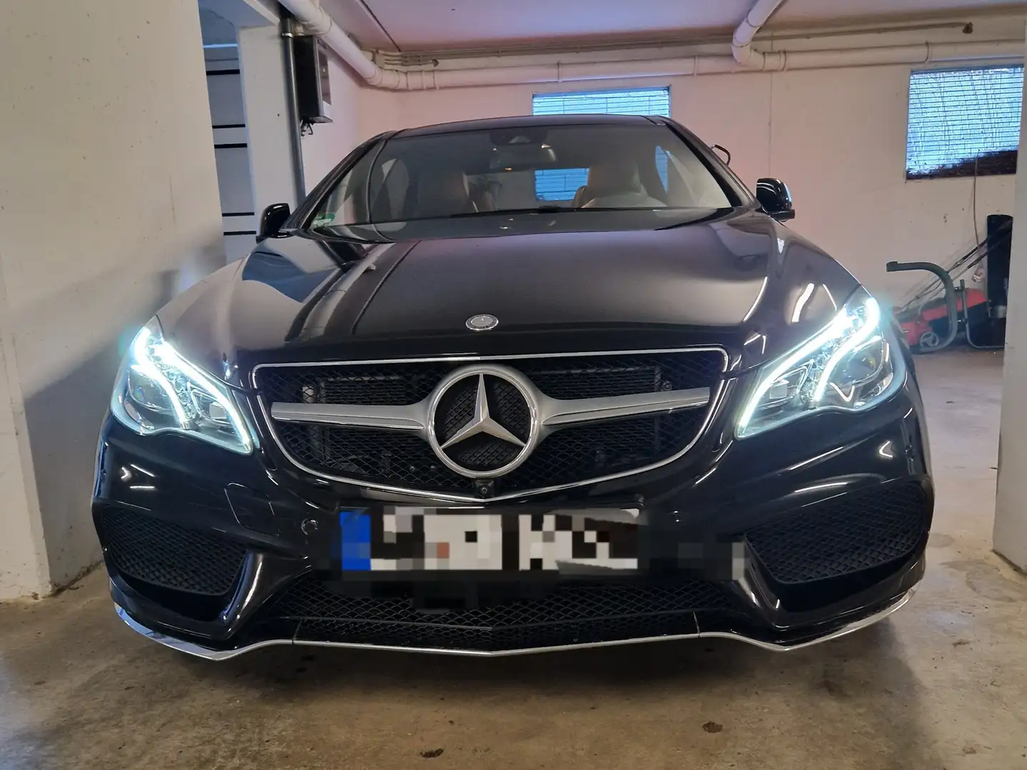 Mercedes-Benz E 320 Coupe AMG-Line Černá - 1