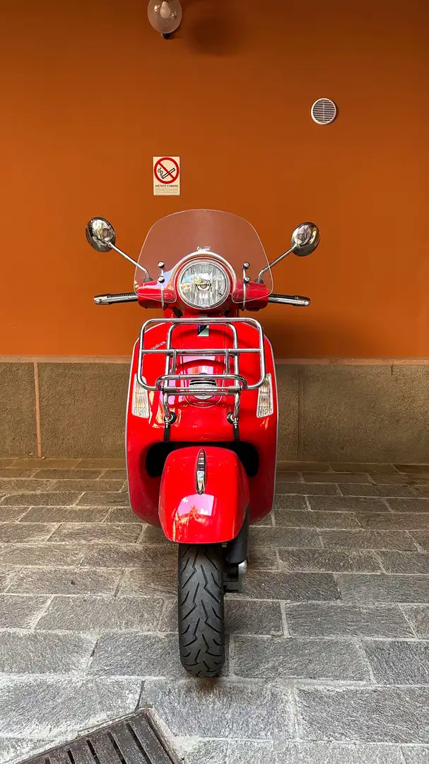 Vespa GTS 250ie Rosso - 2