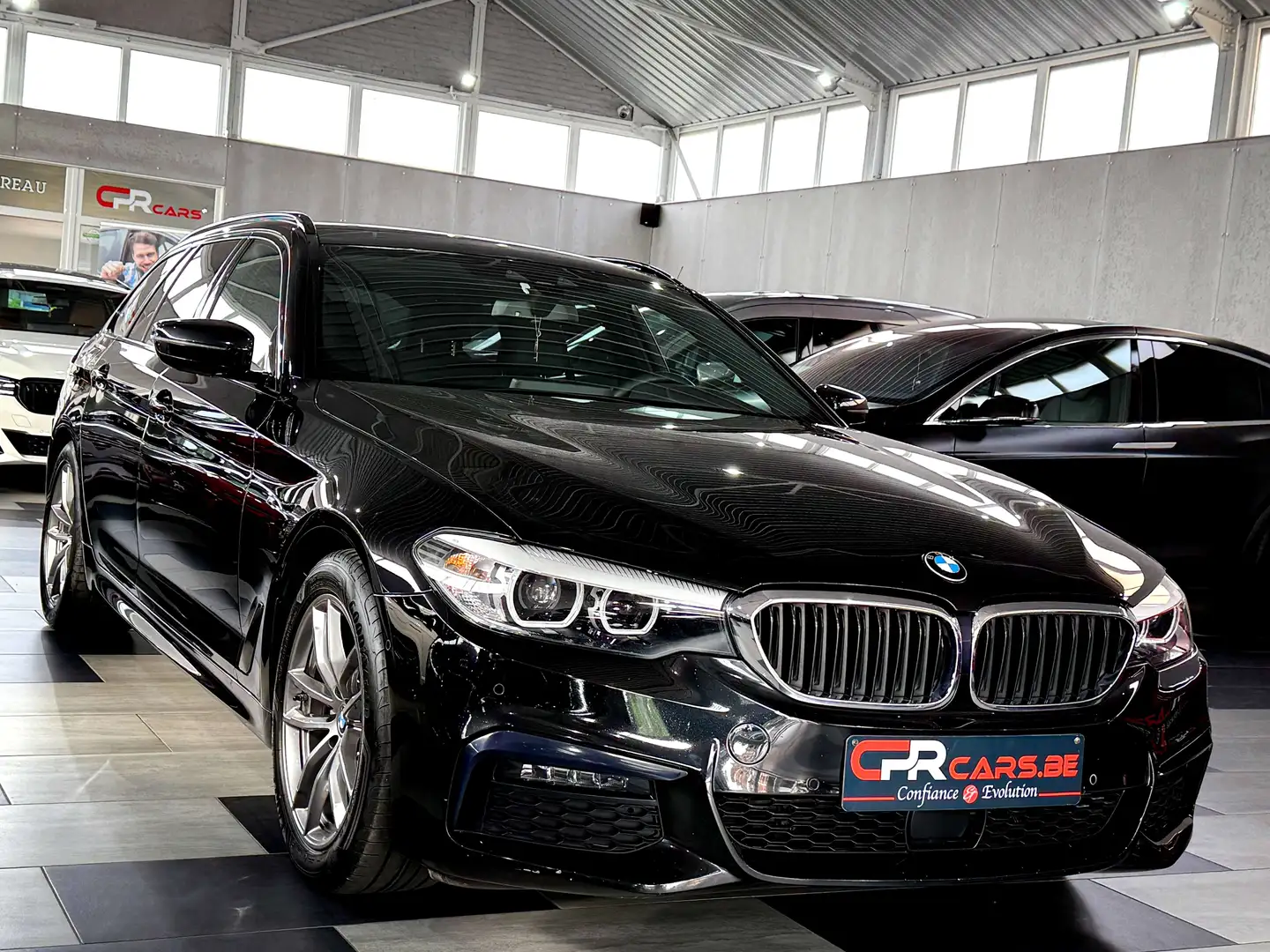 BMW 520 Touring dA M Sport 1e Main Etat Neuf Full Hist. Noir - 2
