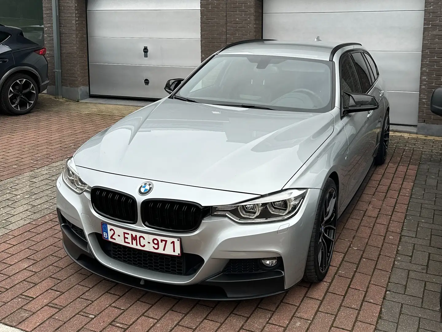 BMW 320 320d Touring Aut. M Sport Argent - 2