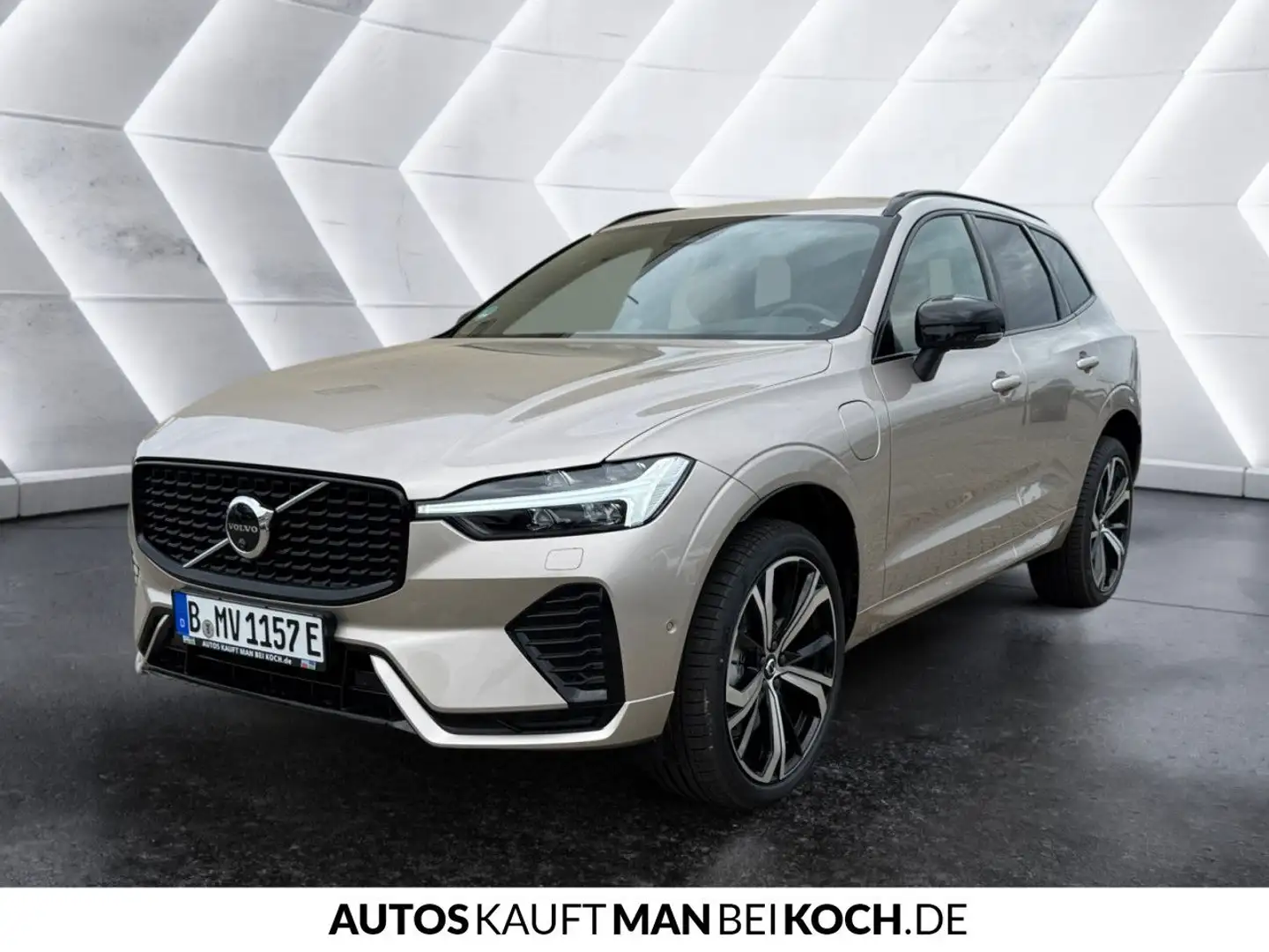 Volvo XC60 T6 AWD Plug-in Hybrid Ultra Dark Beige - 2